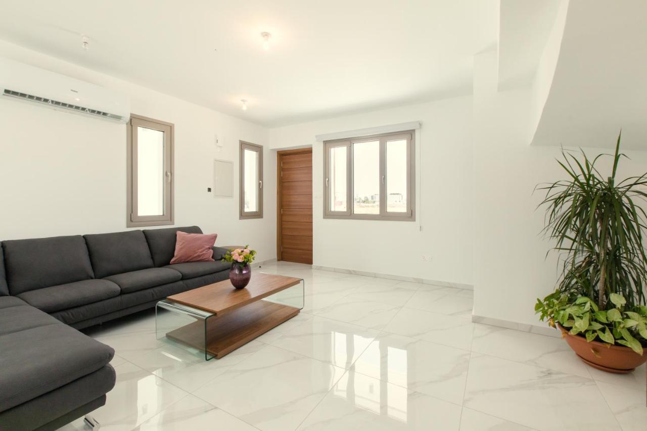 Palm Tree Villas Livadhia Exterior foto