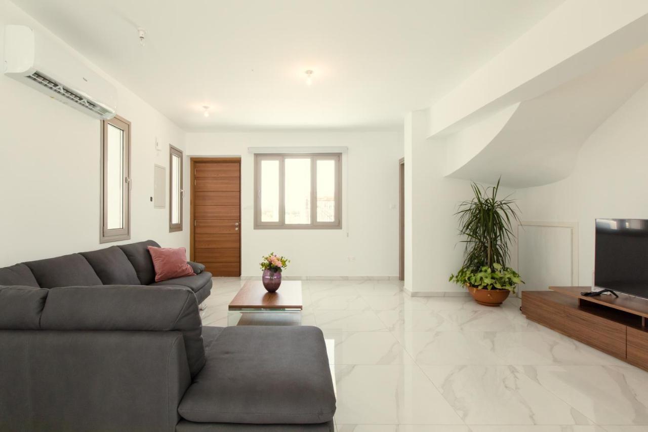 Palm Tree Villas Livadhia Exterior foto