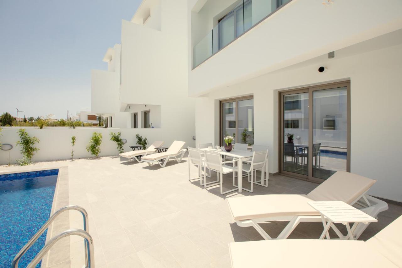 Palm Tree Villas Livadhia Exterior foto