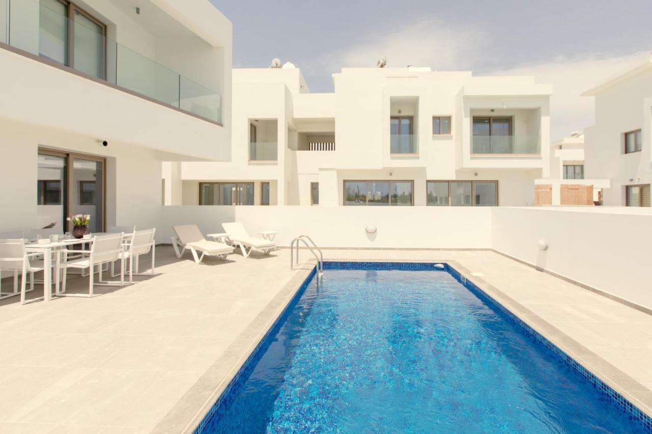 Palm Tree Villas Livadhia Exterior foto
